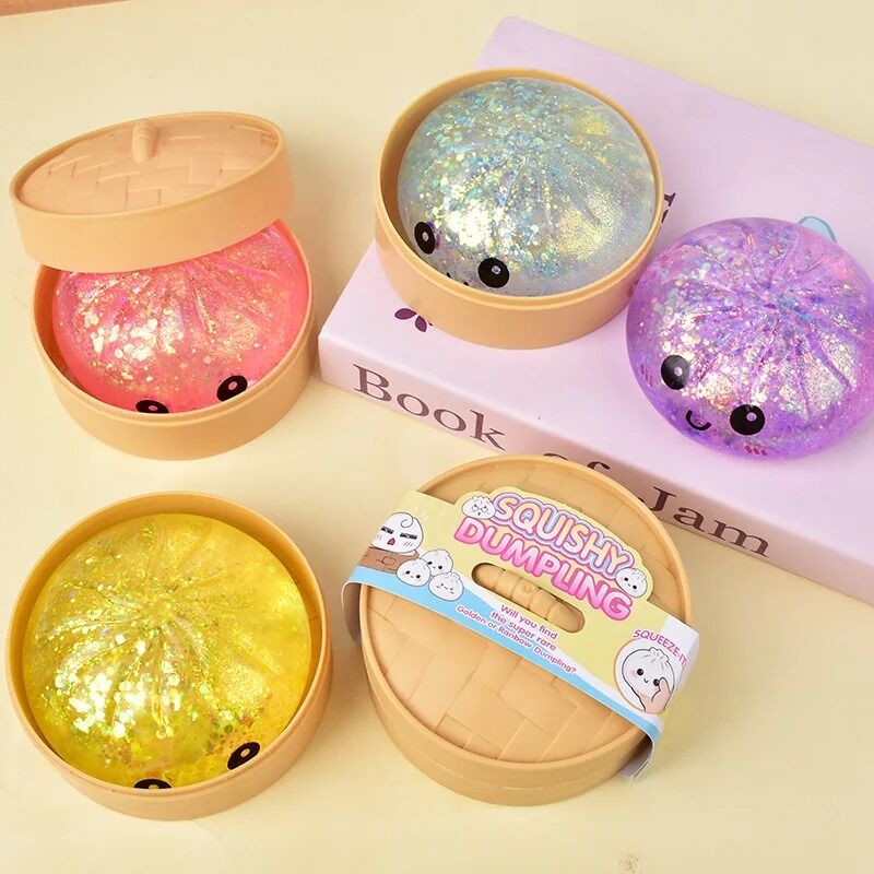 Boutique Planete Jouets France - Mini Squishy Dumpling à Paillettes 5,5 cm – Couleur Surprise 4 Mini squishies dumpling à paillettes dans leurs paniers - Planete Jouets France