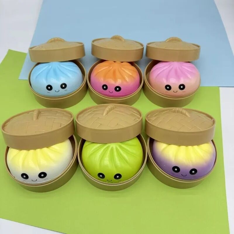 Boutique Planete Jouets France - Squishy Dumpling Dégradé Surprise avec Panier – 1 ou 6 Pièces 4 Squishies dumpling dégradés dans leurs paniers ouverts - Planete Jouets France